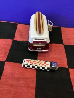 画像4: 1962年ワーゲンバスプルバックミニカー（フラワームーブメント仕様/ワインレッド/サーフボード付き）
