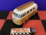画像: 1962年ワーゲンバスプルバックミニカー（フラワームーブメント仕様/イエロー/サーフボード付き）