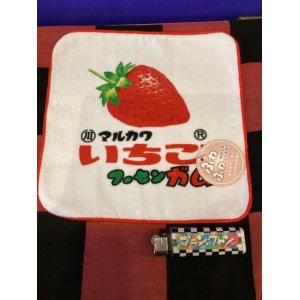 画像: お菓子シリーズ　やわらかミニタオル　(マルカワ　フーセンガム/いちご)