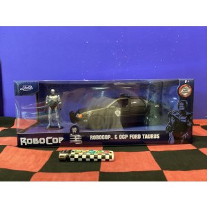 画像: ロボコップ　ダイキャストカー　ロボコップフィギュア付　（ROBOCOP 6 OCP FORD TAURUS/ JADATOYS社製)