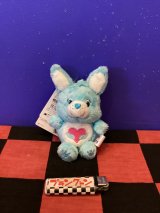 画像: ケアベアカズンズ　ソフトぬいぐるみキーホルダー(スウィフトハートラビット)