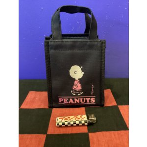 画像: PEANUTS　保冷ランチバッグスクエアSS（ブラック/チャーリーブラウン）