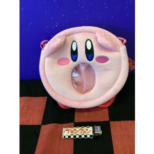 画像: 星のカービィ　窓付きショルダーバッグ ぬいぐるみ　(すいこみ)