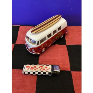 画像: 1962年ワーゲンバスプルバックミニカー（フラワームーブメント仕様/レッド/サーフボード付き）