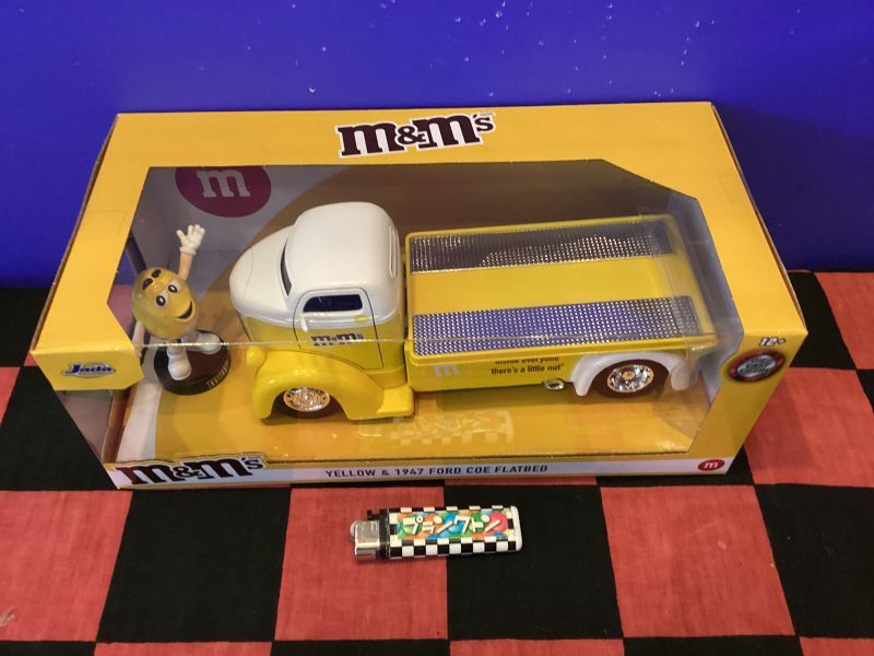 M&M's ダイキャストカー 1947フォードCOEフラットベッド イエロー