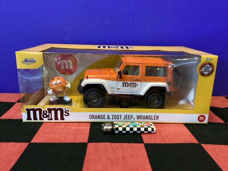 M&M's ダイキャストカー 2007ジープラングラー オレンジフィギュア付き