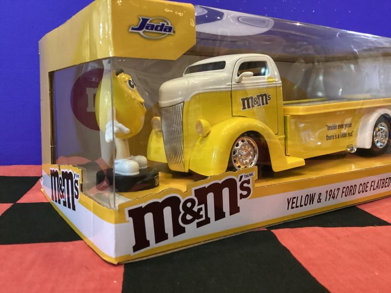 M&M's ダイキャストカー 1947フォードCOEフラットベッド イエロー