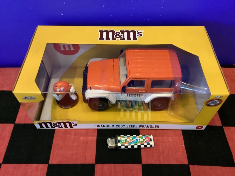 M&M's ダイキャストカー 2007ジープラングラー オレンジフィギュア付き