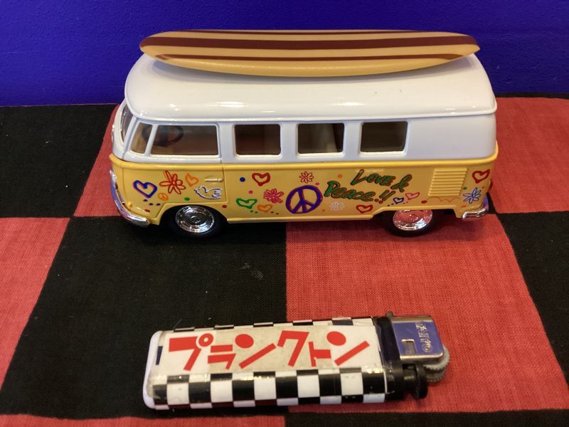 画像2: 1962年ワーゲンバスプルバックミニカー（フラワームーブメント仕様/イエロー/サーフボード付き）