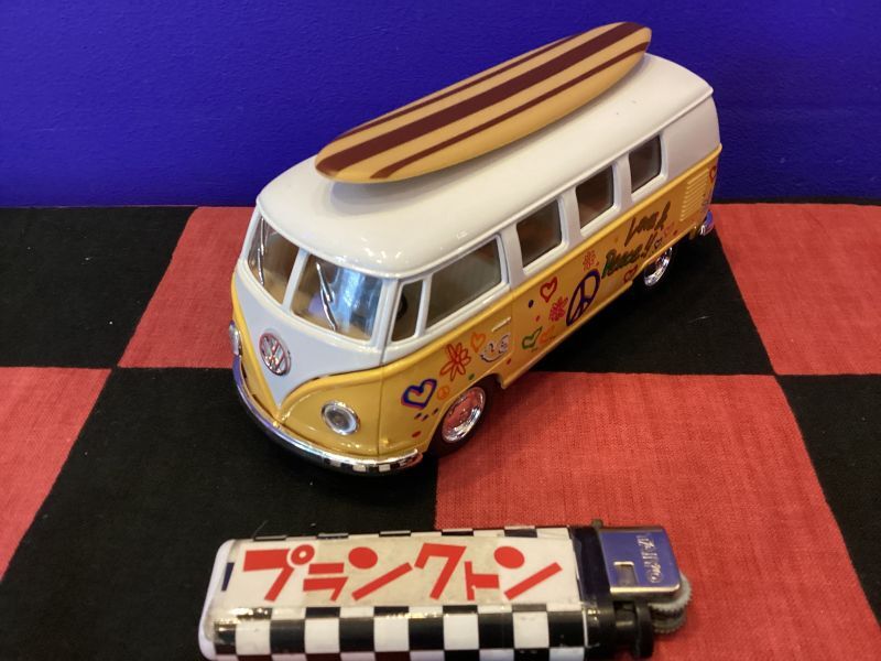 画像1: 1962年ワーゲンバスプルバックミニカー（フラワームーブメント仕様/イエロー/サーフボード付き）