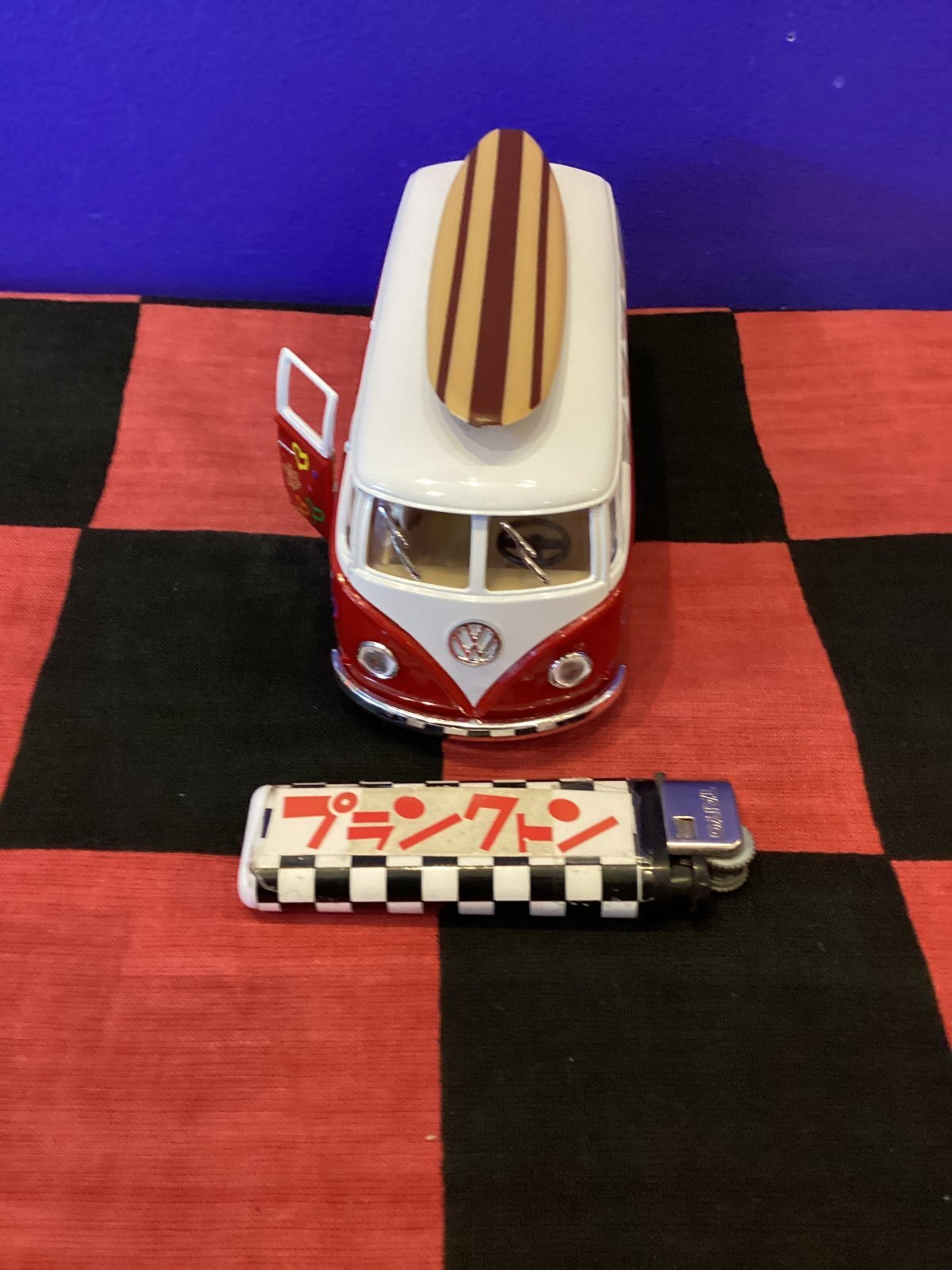 画像2: 1962年ワーゲンバスプルバックミニカー（フラワームーブメント仕様/レッド/サーフボード付き）