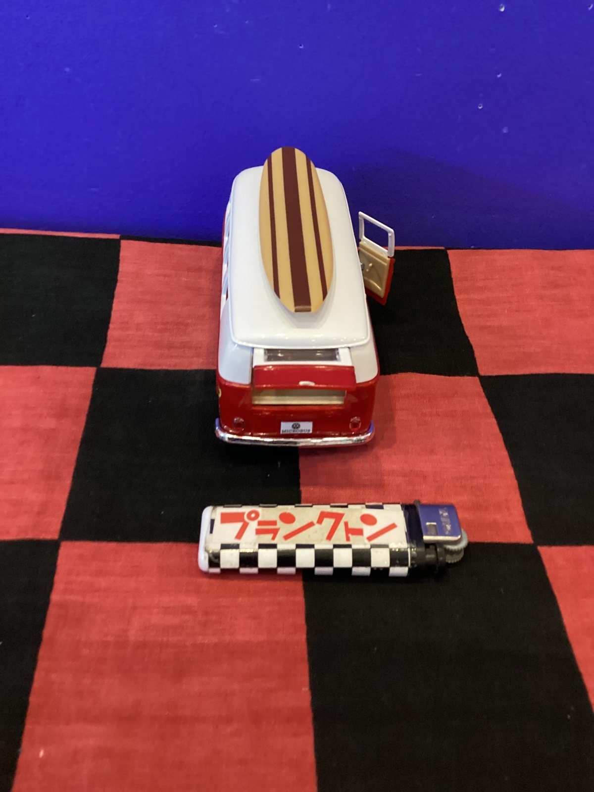 画像4: 1962年ワーゲンバスプルバックミニカー（フラワームーブメント仕様/レッド/サーフボード付き）