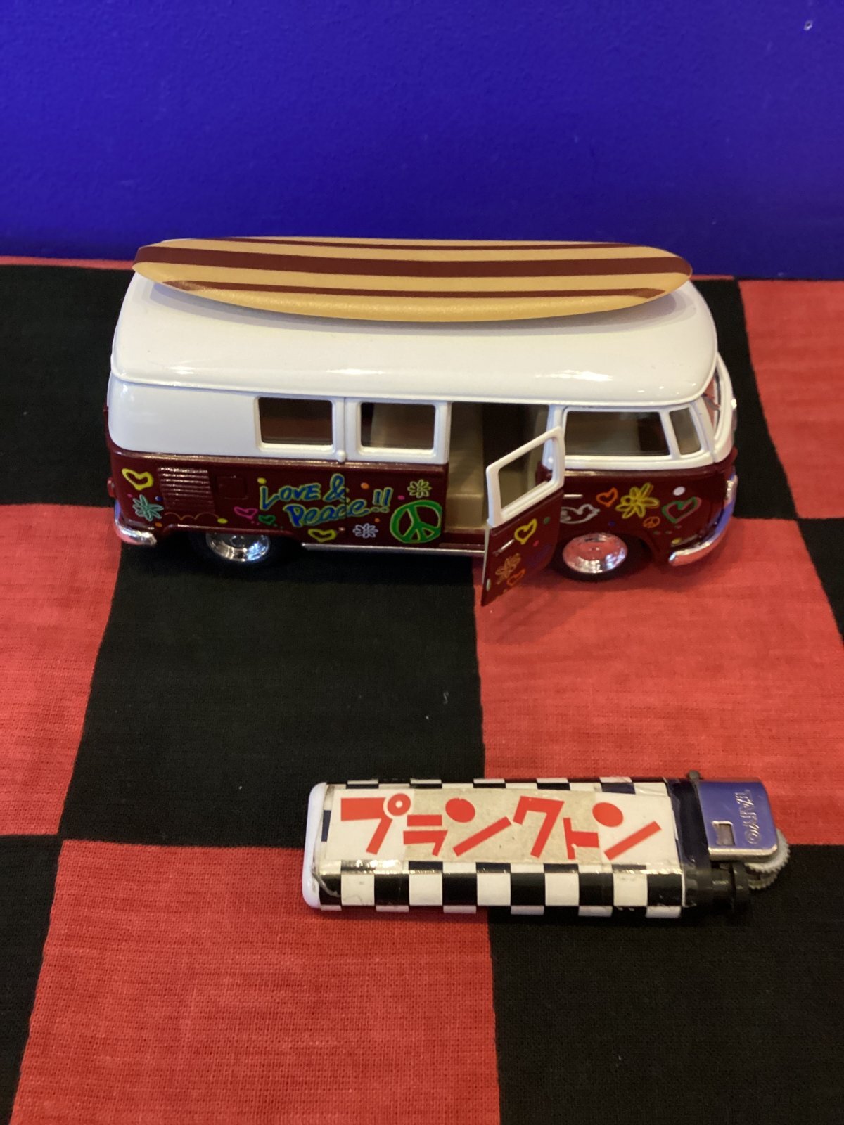 画像3: 1962年ワーゲンバスプルバックミニカー（フラワームーブメント仕様/ワインレッド/サーフボード付き）