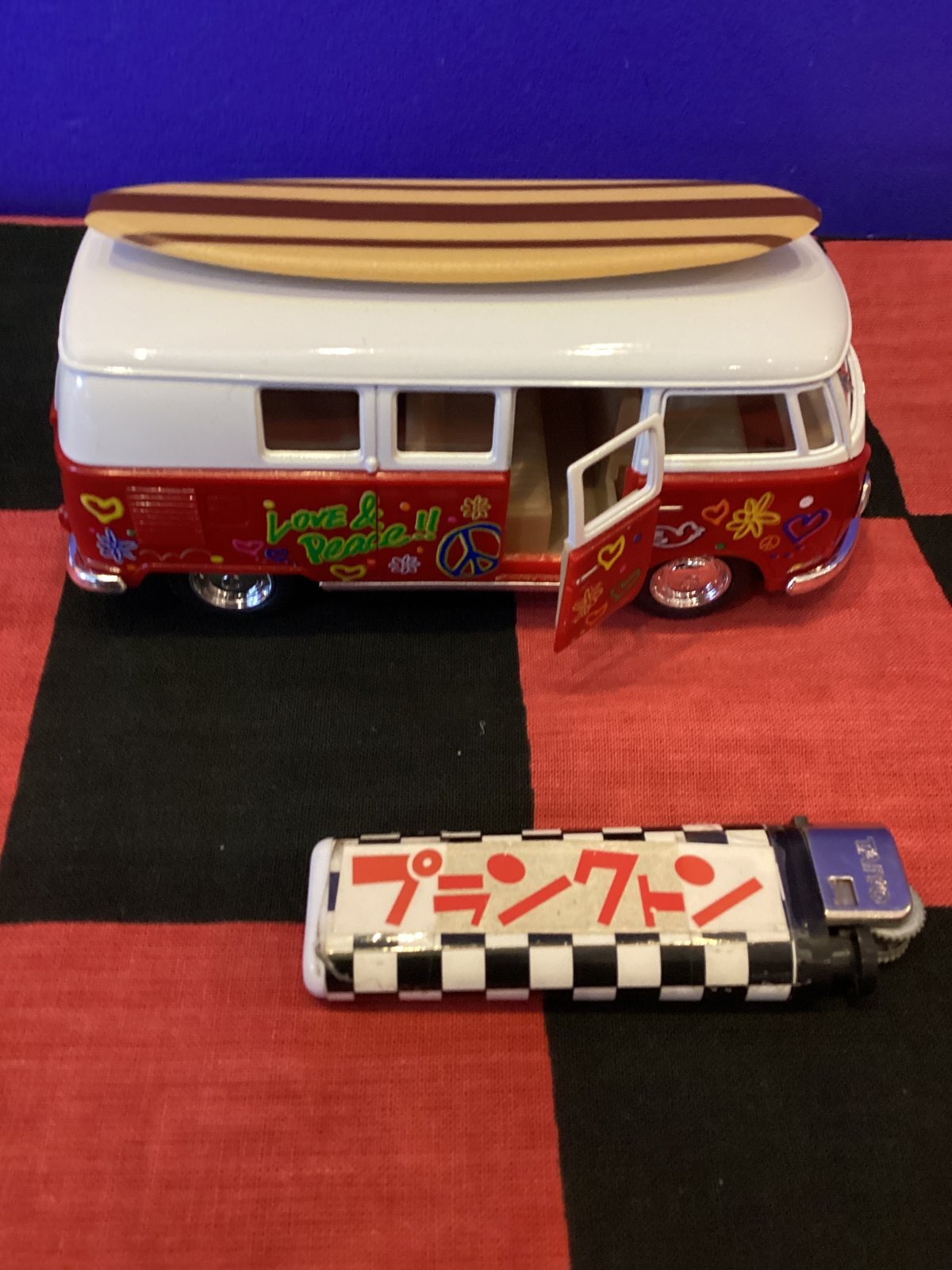 画像3: 1962年ワーゲンバスプルバックミニカー（フラワームーブメント仕様/レッド/サーフボード付き）